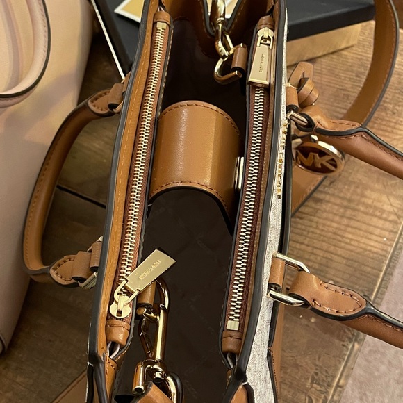 Med. Park satchel/crossbody w/ wallet - Picture 7 of 14